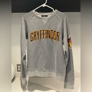 $120 Universal Studios embroidery logo Harry Potter Gryffindor sweatshirt small